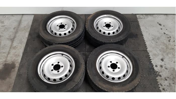 Kit jantes + pneumatiques Renault Master