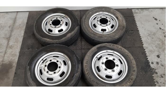 Kit jantes + pneumatiques Iveco New Daily