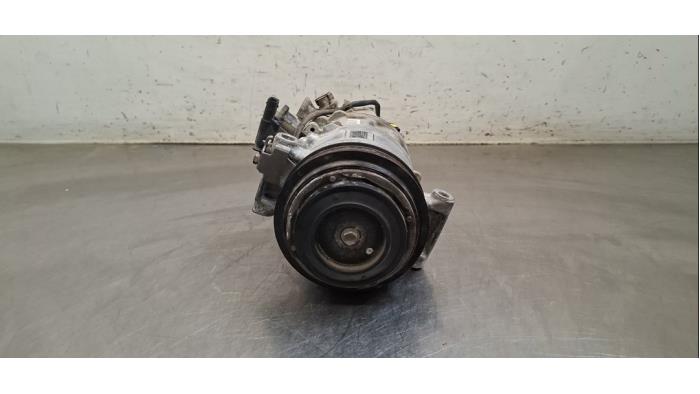 Pompe clim Mercedes Vito