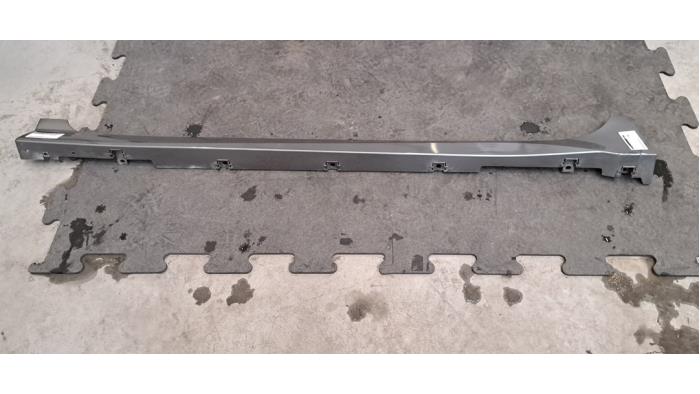 Marche-pied (list de couverture) gauche Nissan Leaf