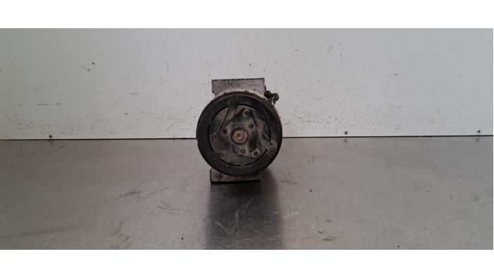 Pompe clim Renault Trafic