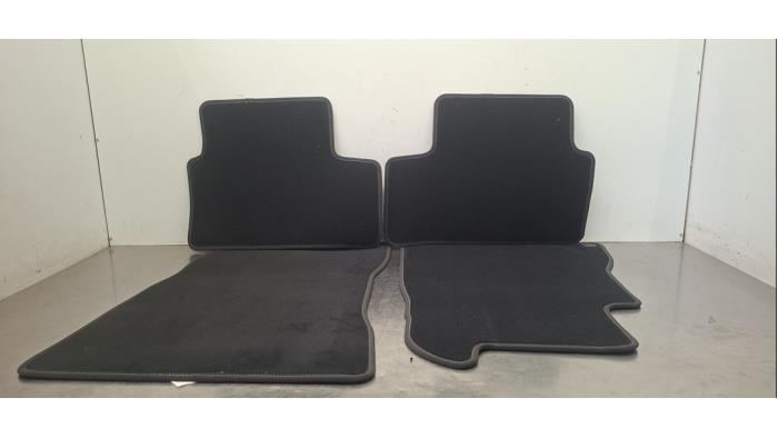 Kit tapis Mercedes CLA
