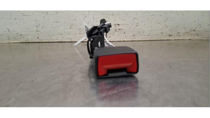 Insertion ceinture de sécurité arrière gauche Mercedes CLA