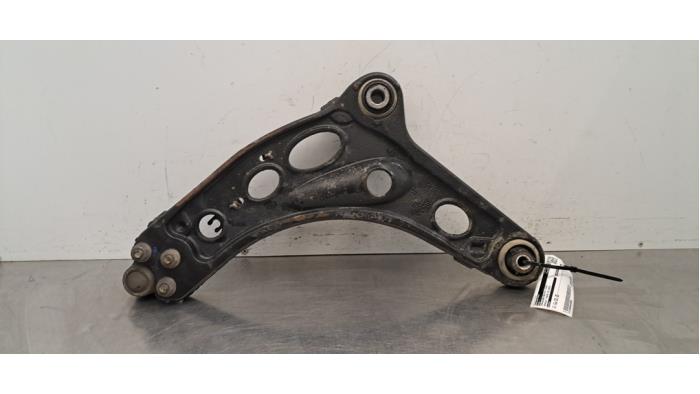 Bras de suspension avant droit Renault Trafic