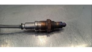 Lambda Sonde van een Peugeot 5008 III (KA/KB/KC) 1.6 16V Plug-in Hybrid 195 2024