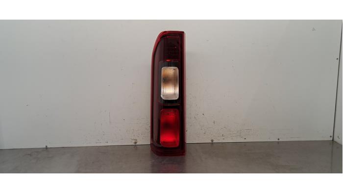Feu arrière gauche Renault Trafic