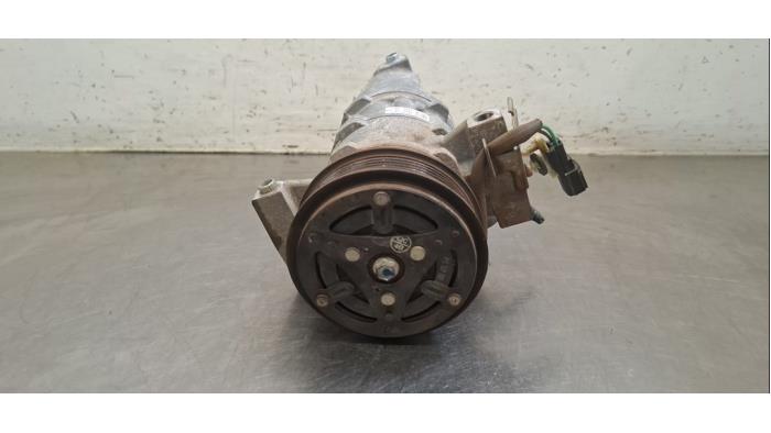 Pompe clim Ford Transit Courier