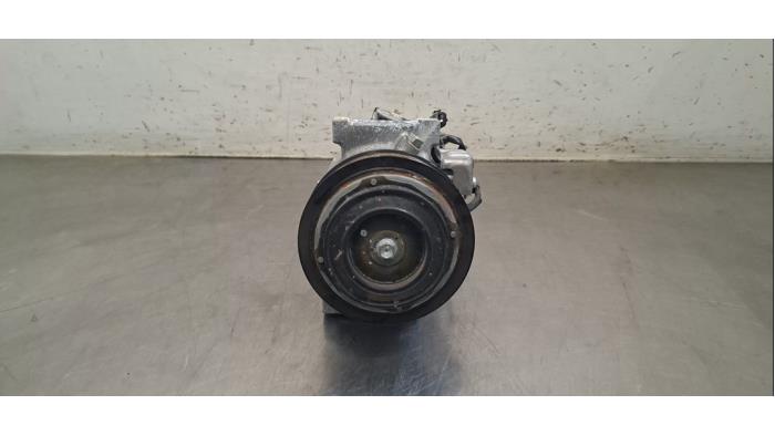 Pompe clim Nissan Interstar