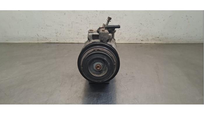 Pompe clim Mercedes Vito