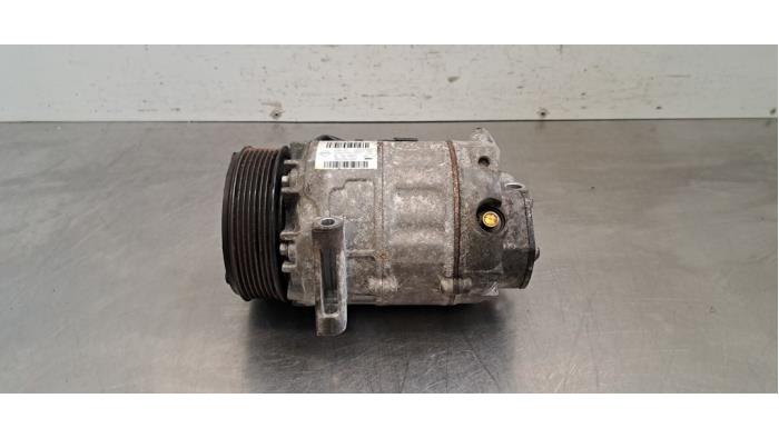 Pompe clim Renault Trafic