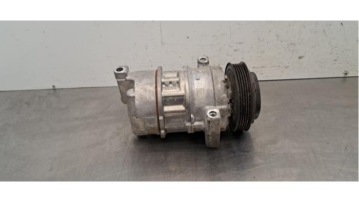 Pompe clim Mercedes CLA