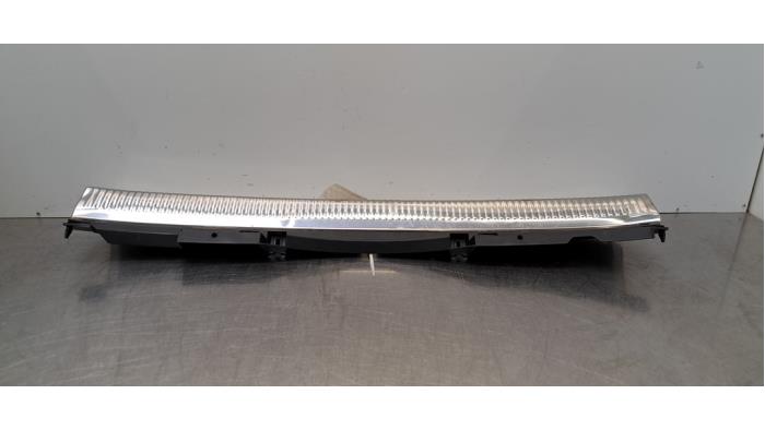 Couverture capteur serrure arrière Audi A4