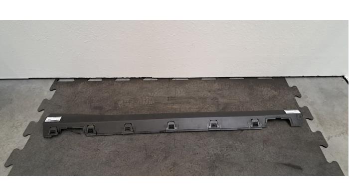 Marche-pied (list de couverture) droite Citroen C3