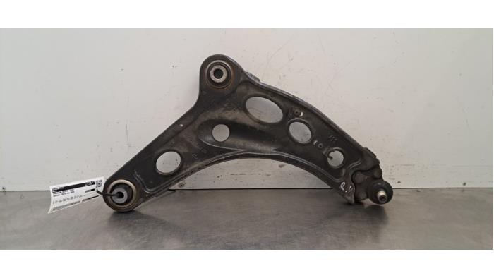 Bras de suspension avant droit Renault Trafic