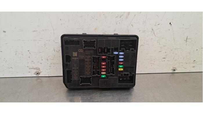 Boîte à fusibles Renault Trafic