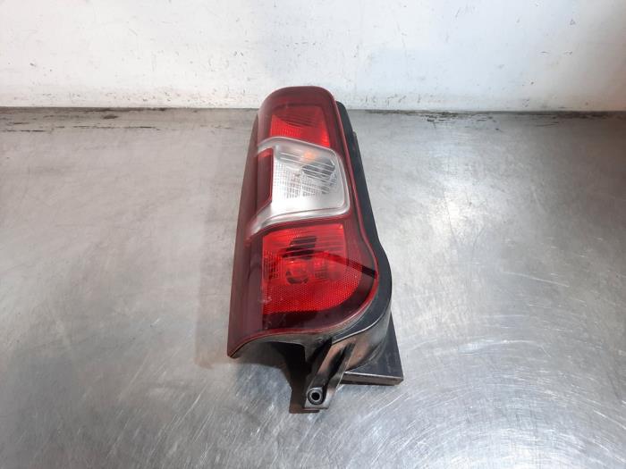 Feu arrière gauche Opel Combo