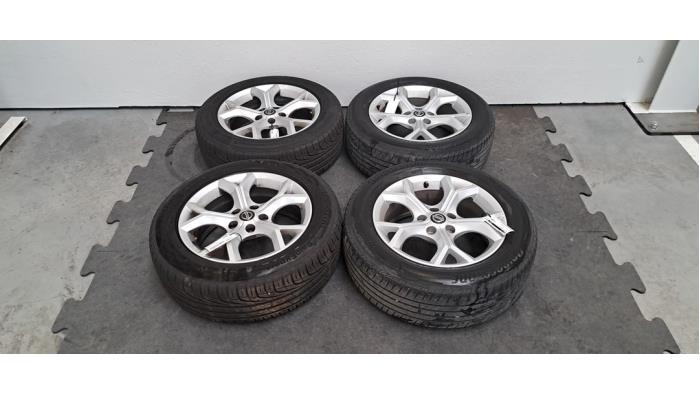 Kit jantes + pneumatiques Nissan Juke