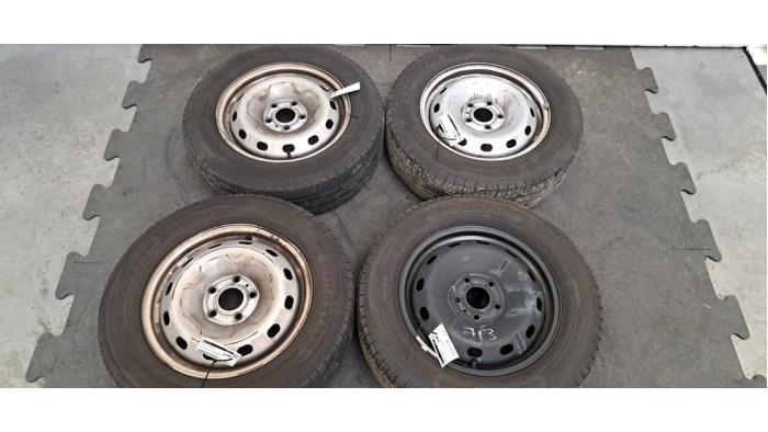 Kit jantes + pneumatiques Renault Trafic
