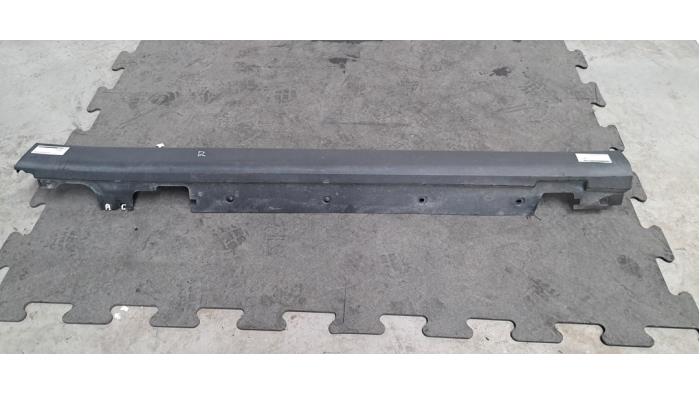 Marche-pied (list de couverture) droite Mini Clubman