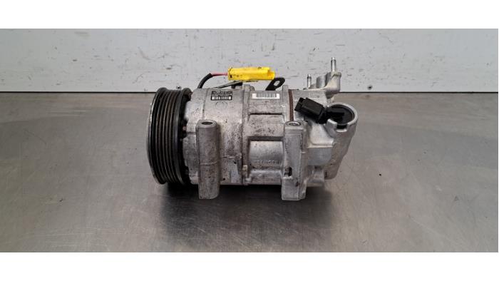Pompe clim Peugeot 208