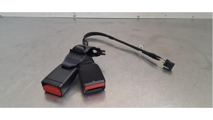 Insertion ceinture de sécurité arrière droite Peugeot 208