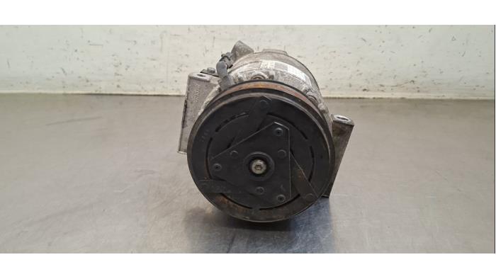 Pompe clim Renault Master