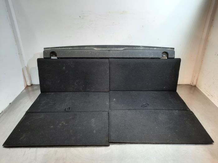 Coffre tapis Peugeot 5008