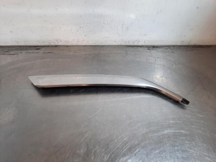 Montant de toit droit Peugeot 5008