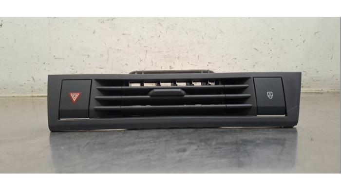Grille aération tableau de bord Opel Astra