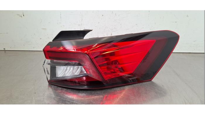Feu arrière droit Skoda Superb