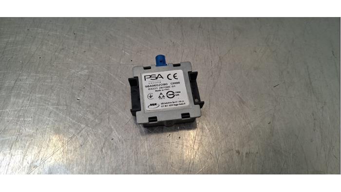 Antenne amplificateur Peugeot 208