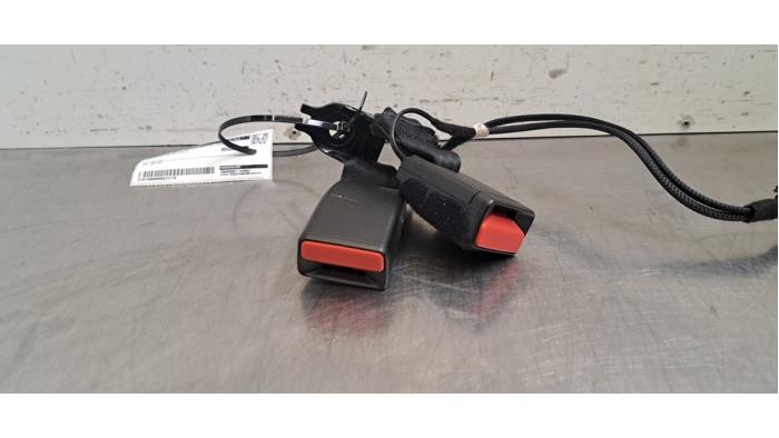 Insertion ceinture de sécurité arrière droite Peugeot 208