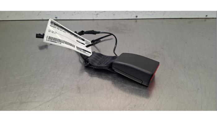 Insertion ceinture de sécurité arrière gauche Peugeot 208