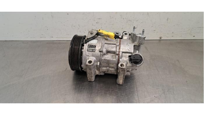 Pompe clim Peugeot 208