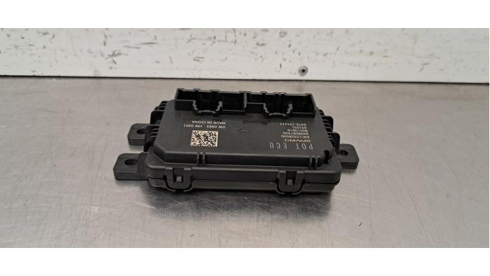 Module passage hayon Polestar 4