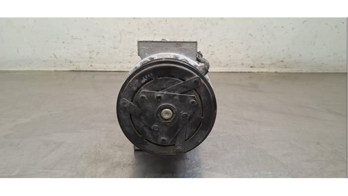 Pompe clim Renault Trafic