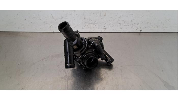 Boîtier thermostat Mercedes CLA