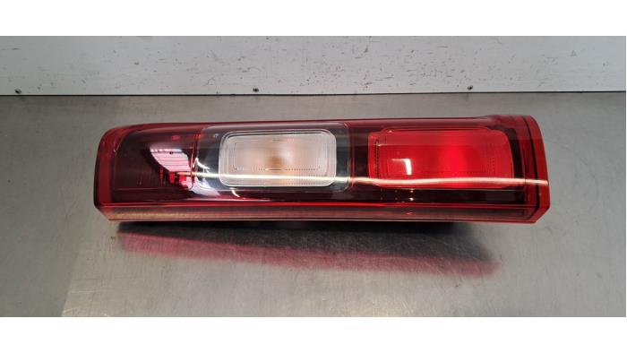 Feu arrière droit Renault Trafic