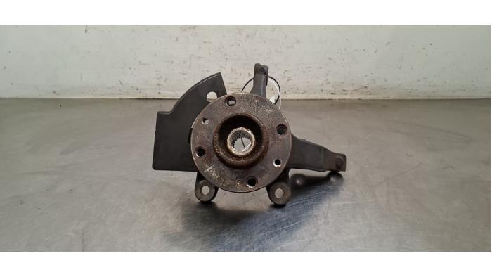 Fusee rechtsvoor Nissan Micra