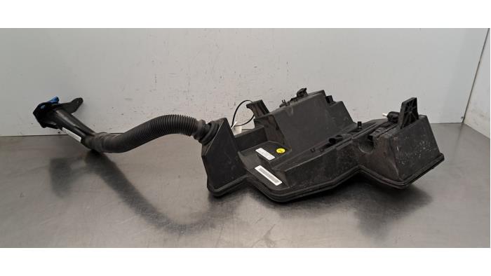 Réservoir lave-glace avant Audi E-Tron