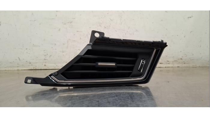 Grille aération tableau de bord Audi E-Tron