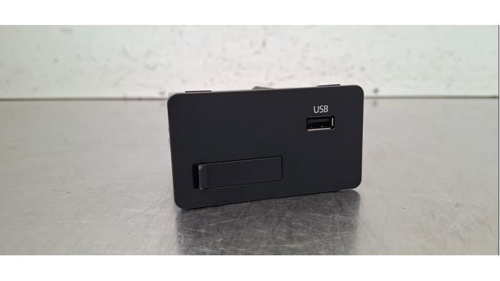 Connexion USB Mazda 3.