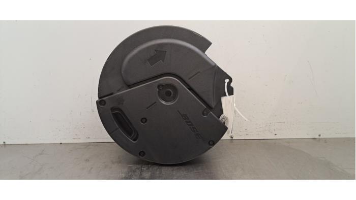 Caisson de graves Mazda 3.