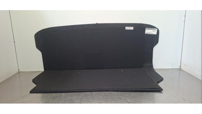 Coffre tapis Mazda 3.