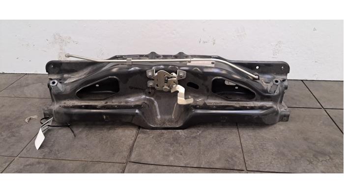 Plaque de serrure avant Peugeot Boxer