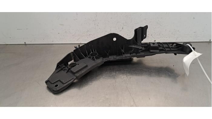 Cadre phare gauche Peugeot Boxer