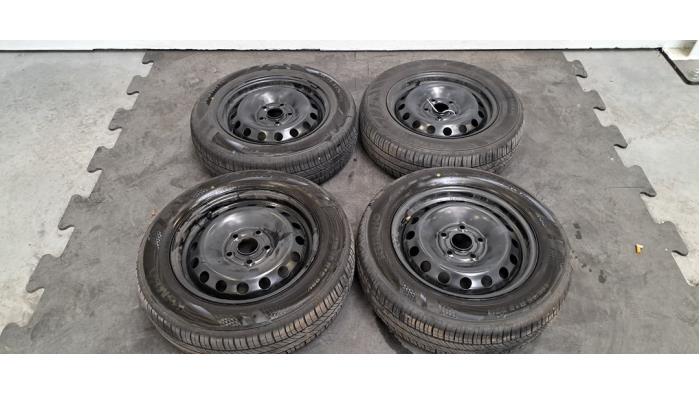 Felgen Set + Reifen MG MG3