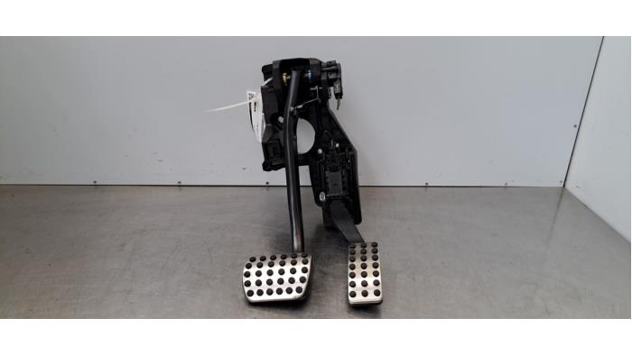 Kit pédales Mercedes EQB