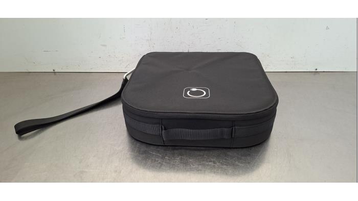 Divers Mercedes EQB