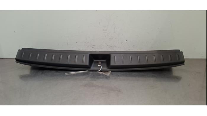 Couverture capteur serrure arrière Mercedes EQB